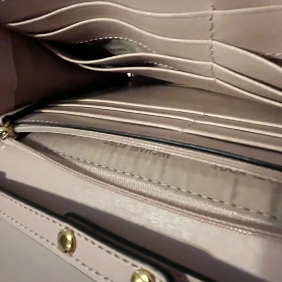 Michael Kors Crossbody purse - Picture 3 of 5